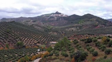 İspanyol geleneksel köyü Segura de la Sierra. Segura ve Las Villas Doğal Parkı, La Iruela, Jaen, İspanya