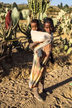 Axum, Etiyopya - 11 Şubat 2020: Etiyopya halkı Axum 'dan Gheralta' ya giderken görüldü, Tigray Kuzey Etiyopya, Afrika