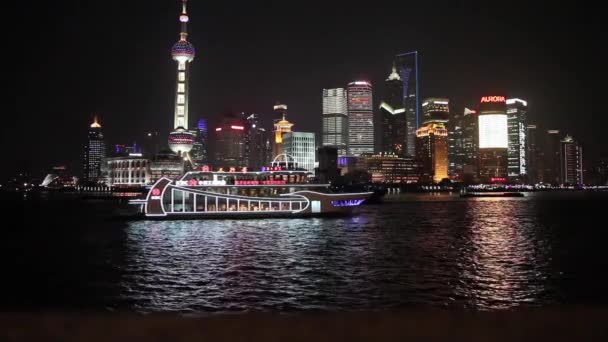 Тур Лодка Реке Хуанпу Шанхае Pudong Района Заднем Плане Pudong — стоковое видео