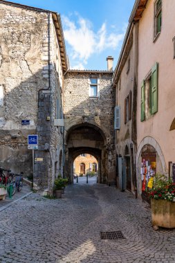 Diois, Fransa - 20 Eylül 2020: Vercors Doğal Bölgesel Parkı 'ndaki Chatillon en Diois köyü, Diois, Drome, Fransa