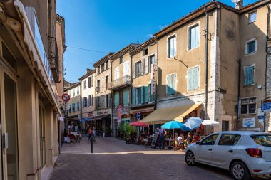 Diois, Fransa - 20 Eylül 2020: Vercors Doğal Bölgesel Parkı 'ndaki Chatillon en Diois köyü, Diois, Drome, Fransa