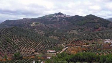 İspanyol geleneksel köyü Segura de la Sierra. Segura ve Las Villas Doğal Parkı, La Iruela, Jaen, İspanya