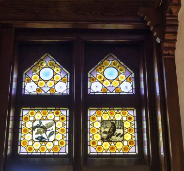 Comillas, Cantabria, İspanya 'da bulunan El Capricho de Gaudi, mimar Antoni Gaudi tarafından tasarlanan ilk binalardan biridir. Avrupa modernizminin mücevherlerinden biri olarak kabul edilir..