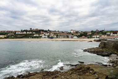 Kuzey İspanya, Cantabria 'da bulunan küçük Comillas kasabası.