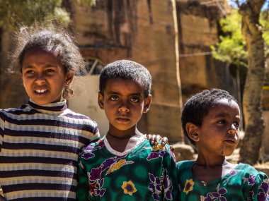 Wukro Cherkos, Etiyopya - 11 Şubat 2020: Etiyopya, Afrika 'daki Wukro Cherkos kayalık kilisesinde kızlar