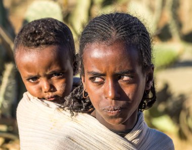 Axum, Etiyopya - 11 Şubat 2020: Etiyopya halkı Axum 'dan Gheralta' ya giderken görüldü, Tigray Kuzey Etiyopya, Afrika