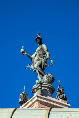 Dianatempel ile Münih 'teki Hofgarten Parkı. Diana Pavyonu ve Münih ve Odeonsplatz 'ın bitişiğindeki Hofgarten arazisi..