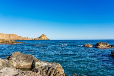 Cabo de Gata Nijar Park 'ın Rocky Sahili, Almerya, İspanya. Endülüs en büyük koruma alanı.