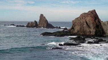 Cabo de Gata Nijar Park 'ın Rocky Sahili, Almerya, İspanya. Endülüs en büyük koruma alanı.