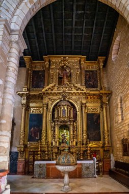 Cordoba 'daki San Lorenzo Kilisesi, Endülüs, İspanya. 1244 ile 1300 yılları arasında Romanesk ve Gotik mimari arasında geçiş tarzında inşa edilmiştir..