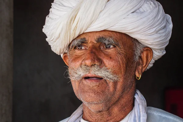 Jodhpur India Jan 2020 Πορτρέτο Ενός Γέρου Λευκό Τουρμπάνι Στο — Φωτογραφία Αρχείου