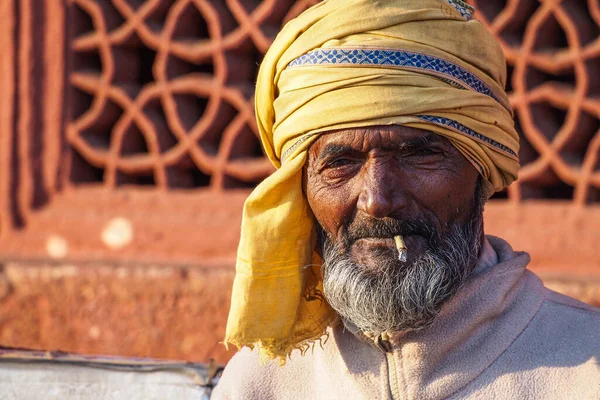 Fatehpur Sikri India January 2020 Man Turban Cigarette Fatehpur Sikri — 图库照片