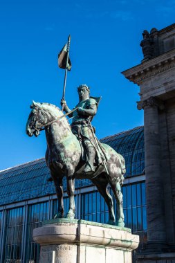 I. Otto 'nun Wittelsbach heykeli. Münih, Bavyera, Almanya 'daki Bavyera başbakanlık binasının önünde yer almaktadır..