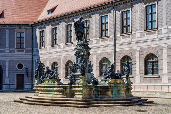 Bronzová Fontána Wittelsbach Paláci Residenz Byla Postavena Roce1610 Mnichov Německo — Stock fotografie