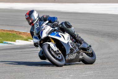 Hockenheim, Almanya - 27 Haziran 2019: Baden-Wurttemberg yarış merkezinde ya da Hockenheimring 'de motosiklet yarışı, Hockenheim şehrinde insanlar için bir yarış pisti