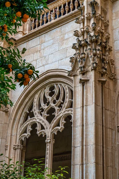 스페인 톨레도 시가지에 산후안데 레예스 수도원의 아트리움 유네스코 세계유산 — 스톡 사진