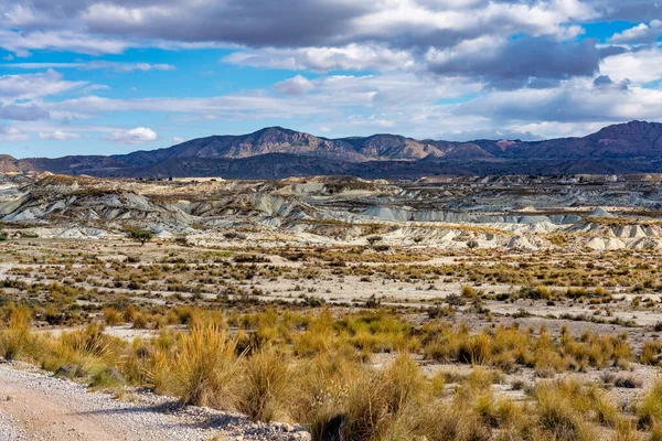 İspanya 'da Murcia yakınlarındaki Abanilla ve Mahoya Çorak Toprakları. Bin yıl boyunca suyun aşındırıcı kuvvetiyle ay yüzeyinin oluştuğu bir alan..