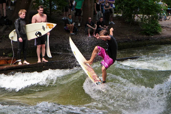 Múnich Alemania Jun 2021 Surfista Río Ciudad Múnich Famoso Por — Foto de Stock