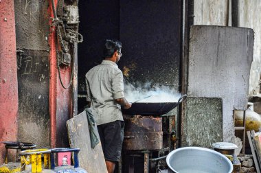 Jaipur, Hindistan - Ocak 05, 2020: Hindistan Jaipur, Hindistan 'da Amber Fort yakınlarındaki marketten Hint mağazası.