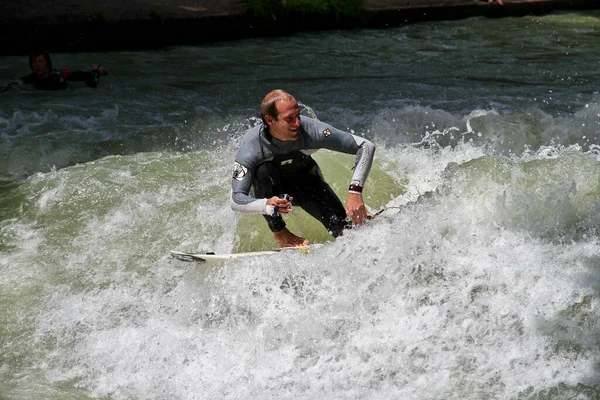 Múnich Alemania Julio 2021 Surfista Río Ciudad Múnich Famoso Por —  Fotos de Stock