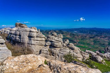 Kayaların eşsiz şekli, 150 milyon yıl önce Jurasik Çağı sırasında meydana gelen erozyondan kaynaklanmaktadır. Tüm dağ, deniz suyu altındaydı. Torcal de Antequera