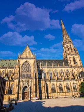 New Cathedral of the Immaculate Conception veya St. Mary Church Avusturya 'nın Linz kentinde bulunan bir Roma Katolik katedrali.