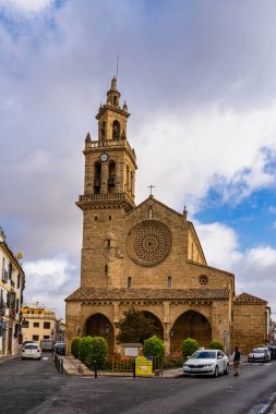 Cordoba, İspanya - 31 Ekim 2019: Cordoba, Endülüs, İspanya 'daki San Lorenzo kilisesi. 1244 ile 1300 yılları arasında Romanesk ve Gotik mimari arasında geçiş tarzında inşa edilmiştir..