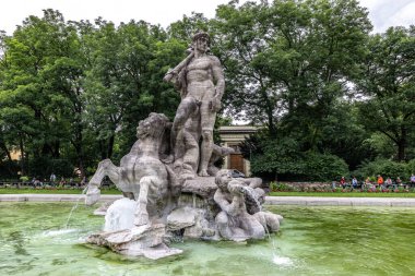 Almanya 'nın Münih kenti yakınlarındaki Botanik Bahçesi' ndeki Neptune Çeşmesi