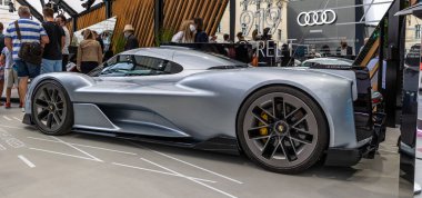 Münih, Almanya - 07 Eylül 2021: IAA Hareketlilik Açık Alanı. Porsche elektrikli konsept araba. Gelecekteki hareketlilik kavramı