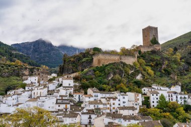 Cazorla Kasabası 'ndaki Yedra Kalesi, Jaen ili, Endülüs, İspanya.
