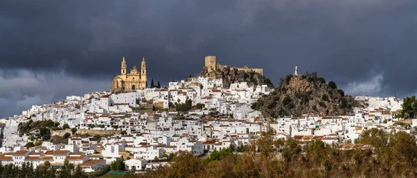 올베라 Olvera 스페인 안달루시아에 카디스 블랑코라는 마을이다 이곳에는 양식의 요새와 — 스톡 사진