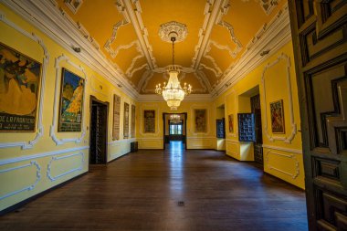 Jerez de la Frontera, İspanya - 15 Kasım 2019: Alcazar Villavicencio Sarayı ahşap iç mimarisi Endülüs, İspanya