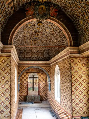 Sintra, Portekiz - Mar 04, 2025: Sintra Sarayı, Portekiz 'in Lizbon Bölgesi' ndeki Sintra kasabasında yer almaktadır. Portekiz 'deki en iyi korunmuş ortaçağ kraliyet konutudur..