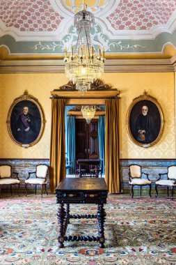 Coimbra, Portekiz - 14 Mart 2025: Kraliyet Sarayı Cephaneliği, Sala das Armas Portekiz Coimbra Üniversitesi