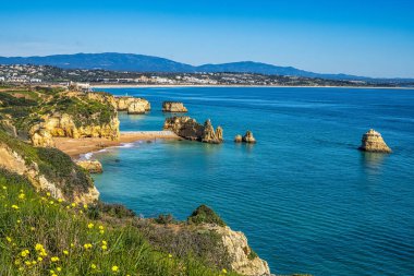 Ponta da Piedade, Portekiz 'in Algrave şehrinde bulunan ünlü mağaraları olan eşsiz bir kaya oluşumudur. Portekiz 'in bir numaralı cazibesi