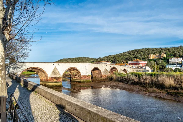 Roma Köprüsü, Portekiz 'in Algarve bölgesindeki tarihi Silves şehrinde Ponte Romana.