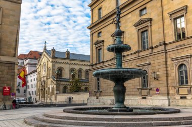 Münih, Almanya - 14 Ekim 2025 Fıskiye Kronprinz-Rupprecht-Brunnen Marstallplatz yakınlarında Avrupa 'da Münih, Almanya