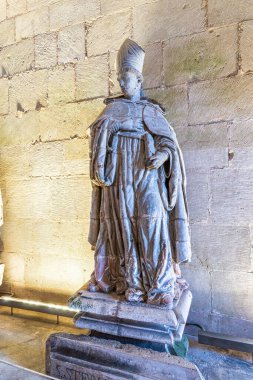 Alcobaca, Portekiz - Mar 08, 2025: Alcobaca, Portekiz 'deki Mosteiro de Santa Maria de Alcobaca manastırındaki bölüm evi. Bir Ortaçağ Katolik Manastırı