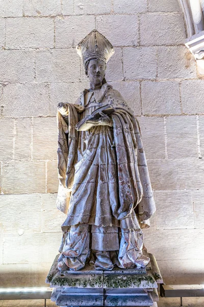 Alcobaca, Portekiz - Mar 08, 2025: Alcobaca, Portekiz 'deki Mosteiro de Santa Maria de Alcobaca manastırındaki bölüm evi. Bir Ortaçağ Katolik Manastırı