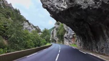 Pierre Lys 'in Pireneler, Aude, Occitanie' deki kanyonundan geçerek Avrupa 'nın güneyinde Fransa' da