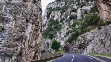 Pierre Lys 'in Pireneler, Aude, Occitanie' deki kanyonundan geçerek Avrupa 'nın güneyinde Fransa' da