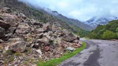 Fransa 'nın Hautes-Pyrenees bölgesinde, Pireneler zincirinin merkezinde yer alan ve İspanya ile güney sınırını oluşturan bir buzul dairesi olan Heas' tan Troumouse Sirki 'ne gidiyoruz.