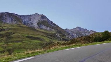 Col du Soulor, Fransa 'ya gidiyorum. Pireneler 'deki dağ geçidi. Fransa Bisiklet Turu 'nun bir parçası ve sonbahar Raptor göçü sırasında kuşları izlemek için popüler bir yer..