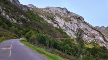 Col d 'Aubisque, Fransa' ya gidiyorum. Fransa 'nın Bearn kentindeki Fransa Bisiklet Turu' nun sembolü olan Fransız Pirenesi 'ndeki dağ geçidi.