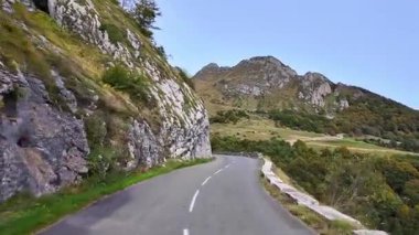 Col d 'Aubisque, Fransa' ya gidiyorum. Fransa 'nın Bearn kentindeki Fransa Bisiklet Turu' nun sembolü olan Fransız Pirenesi 'ndeki dağ geçidi.