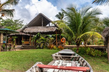 Brezilya 'daki Ilha das Canarias' da bulunan Tipik Orman Locası. Delta do Parnaiba ve Delta das Americas.