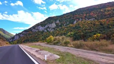 Anso Vadisi 'nden geçen Valles Occidentales Pireneler' deki Doğal Park, Aragon, Avrupa 'daki İspanya