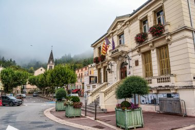 Castellane, Fransa - 23 Ekim 2025: Castellane, Fransa 'nın güneydoğusundaki Alpes-de-Haute-Provence' de yer alan tarihi bir köy..