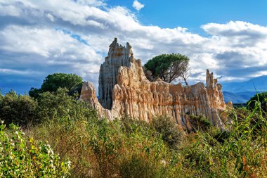 Ille sur Tet 'in Organları, ya da peri bacaları, Pyrenees Orientales' de, Katalonya 'da, Occitanie' de, Fransa 'da Avrupa' da