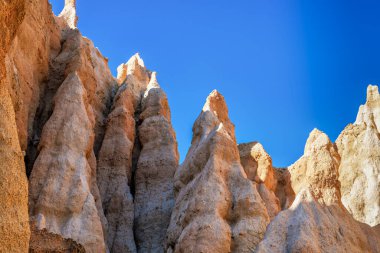 Ille sur Tet 'in Organları, ya da peri bacaları, Pyrenees Orientales' de, Katalonya 'da, Occitanie' de, Fransa 'da Avrupa' da